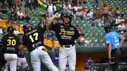 Pericos de Puebla derrotan con seis cuadrangulares a los Conspiradores de Querétaro