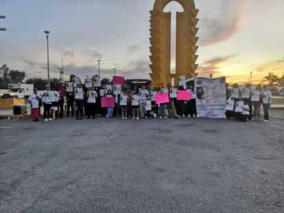 Manifestantes bloquearon temporalmente el paso en periférico, a la altura de la Puerta Amarilla.