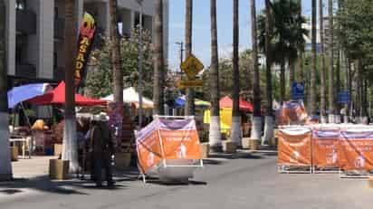 Depósitos móviles de basura colocados en la Plaza Mayor y los alrededores. (MA. ELENA HOLGUÍN)