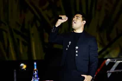 Festejo. Carlos Rivera cimbró la Plaza Mayor con un concierto emotivo para las madres.