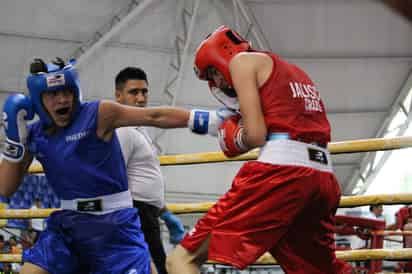 En la división Welter de la categoría Junior, Diego Robledo de Torreón derrotó al local Ernesto Cruz (INEDEC)
