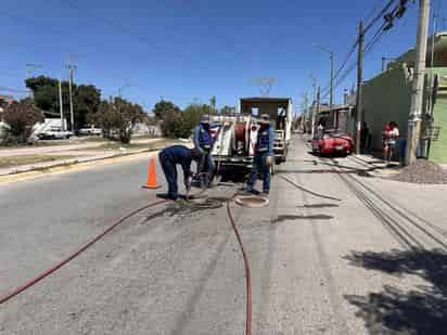 Sideapa atiende reporte de brotes de aguas negras en la colonia San Alberto, en Gómez Palacio