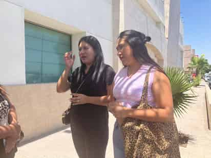 Al considerar que las resoluciones dictadas por los jueces que llevaron el caso de la supuesta negligencia de la que fue víctima su madre Rosalinda Valenzuela, quien quedó con un daño cerebral permanente perdiendo así su independencia, Sara Selene y Glenda Valenzuela, seguirán buscando justicia por lo que preparan el recurso de apelación.