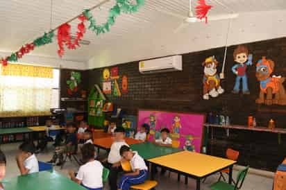 Las escuelas que no cuenten con aparatos de aire acondicionado pueden tomar la decisión de reducir el horario de clases. (Fernando Compeán)