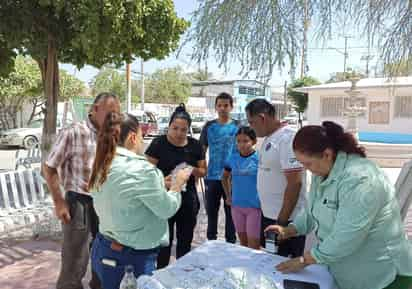 Entregan regaderas ahorradoras en Lerdo; buscan fomentar el cuidado del agua