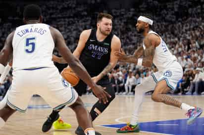 El fenomenal esloveno se apuntó su octavo “Triple - doble” en 42 partidos de postemporada en su carrera para los Mavericks (AP)