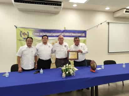 Conmemoran primer campeonato de Apaches Dorados de la PVC