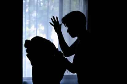 La violencia contra la mujer constituye un grave problema de salud pública y y una violación a los derechos humanos, señala la OPS.