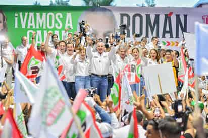 Román Cepeda estuvo acompañado por los candidatos al Senado, Miguel Ángel Riquelme Solís y María Bárbara Cepeda, y a la diputación federal por el Distrito 06, Hugo Dávila Prado.