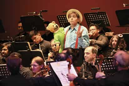 Presentación de 'De liebres, tortugas y bemoles' en el Teatro Isauro Martínez, con la Camerata de Coahuila. Imagen: Fernando Compeán