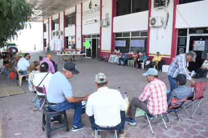 Planto de ejidatarios en Conagua (FERNANDO COMPEÁN) 