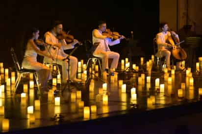 Música. Entre velas, los laguneros vivieron una velada sin igual este viernes.