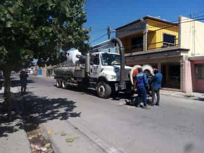 Sideapa atiende reporte de aguas negras en la colonia El Dorado