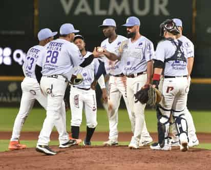 Luego de quedarse con serie en su visita a Caliente de Durango, Unión Laguna se impuso anoche por pizarra de 5 por 1 a los Tecolotes de los Dos Laredos en su regreso al estadio de la Revolución.