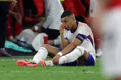 Kylian Mbappé sufre fuerte golpe en la nariz en partido Austria- Francia