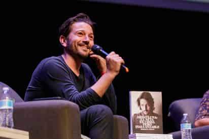 Diego Luna muestra en libro su pasión por la actuación