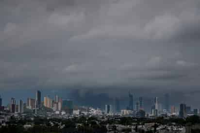 ¿Qué pasa si mi vuelo se cancela por un huracán o tormenta tropical?