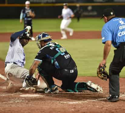 Los Charros de Jalisco armaron un rally ganador en la cuarta entrada ante Unión Laguna y se llevaron la victoria en el segungo de la serie. (Foto: Ramón Sotomayor)