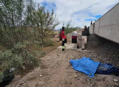 El cadáver fue localizado debajo de las vías que corren paralelas a la carretera Gómez Palacio-Jiménez. (EL SIGLO DE TORREÓN)