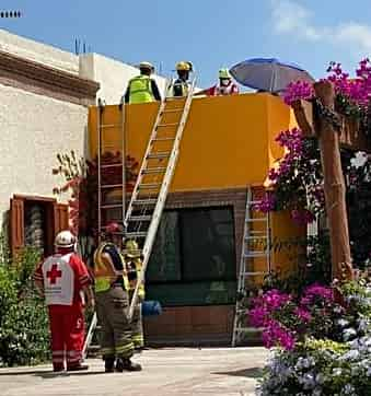 Mala pisada provocaría que el hombre cayera de una altura de al menos dos metros de altura. (ISABEL AMPUDIA)