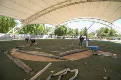 Reparan cancha de futbol en Deportiva Francisco Sarabia, en Lerdo