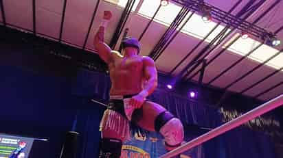 Jueves de lucha libre en la Arena Coliseo de Tony Arellano