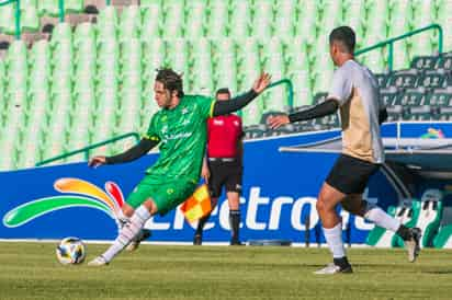 Alan estaría viviendo sus últimos días como jugador albiverde. (Especial)