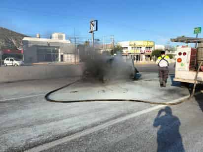 Incendio de vocho. (EL SIGLO DE TORREÓN)