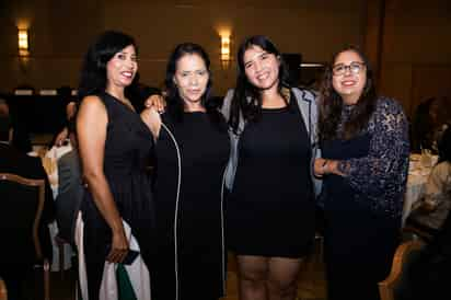 Angélica Montoya, Carmen Juárez Rangel, Damaris González y Lupita Ibarra (EL SIGLO DE TORREÓN / ENRIQUE CASTRUITA)