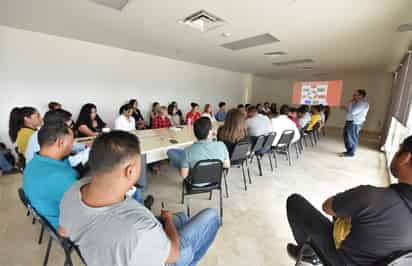 Imparten curso de comunicación al departamento de Garantías e Infracciones