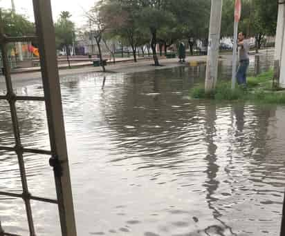 'Sin llorar', dice von Bertrab a vecinos de la colonia Roma tras inundaciones