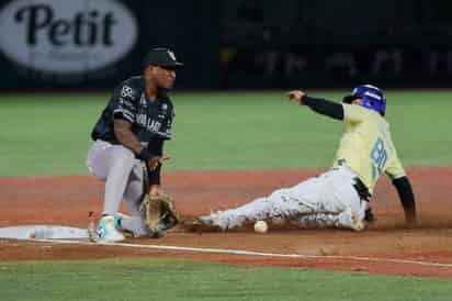 La novena Guinda tenía listo el rally sin outs y con bateador en la cuenta máxima, pero la llovizna no permitió continuar el tercer y último juego de la serie ante los Charros de Jalisco en el Estadio Panamericano. (Especial)