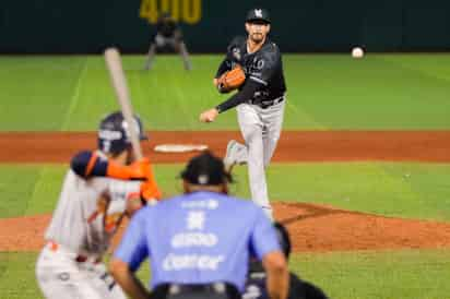 Impecable fue la labor del bullpen Guinda, con Jeff Ibarra retirando en orden el séptimo inning. (Unión Laguna)