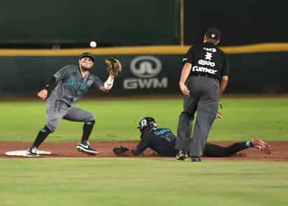 Pese a los intentos de remontada, Algodoneros dejó ir la oportunidad y cayó ante Saraperos. (Foto Ramón Sotomayor)