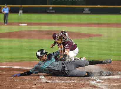 A pesar de ya estar eliminados de los playoffs que arranca el próximo sábado, los Saraperos de Saltillo han dado dura pelea en el Estadio de la Revolución. (Fotografías de Ramón Sotomayor C.)