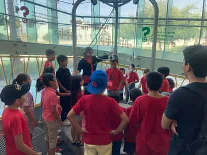 Niños del curso de verano deportivo en Lerdo visitan el Museo Acertijo