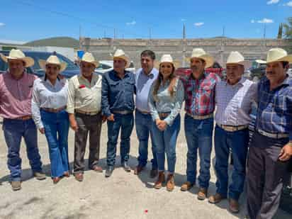 Se reúnen alcalde de Lerdo y el secretario de ganadería con productores del campo en Lerdo