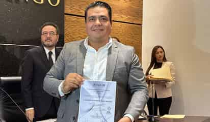 Alejandro Mata obtiene la constancia de mayoría como diputado local