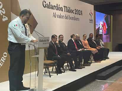 Reconocen la labor heroica de los bomberos en Saltillo