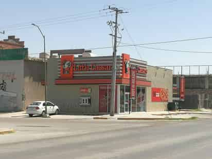 En cuestión de horas roban pastelería y pizzería de Torreón