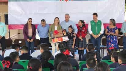 Con entrega de útiles escolares y libros, inicia ciclo escolar en La Laguna de Coahuila