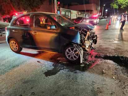 Accidente en la avenida Hidalgo y Mariano López López Ortiz. (EL SIGLO DE TORREÓN)