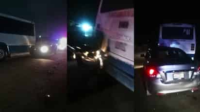 Autobús realiza una maniobra de reversa y provoca accidente en Gómez Palacio