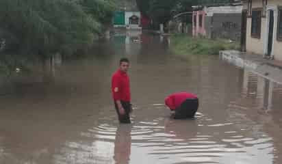 Lluvias causan movilización de Protección Civil en Lerdo; agua ingresa a varias casas