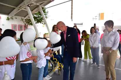 Ofrece René Mey conferencia sobre paz y derechos humanos en Ciudad DIF de Torreón