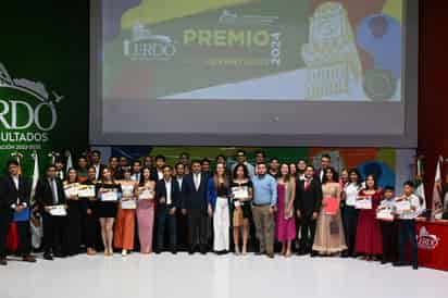 Entregan en Ciudad Lerdo Premio Municipal de las Juventudes