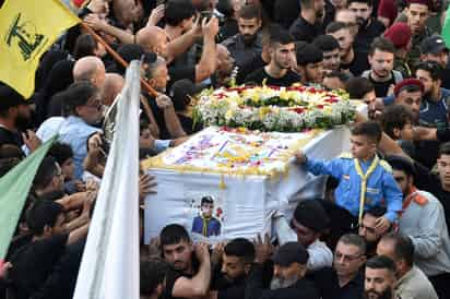 Funeral de un menor víctima de la explosión de un 'beeper' en Líbano. (EFE)