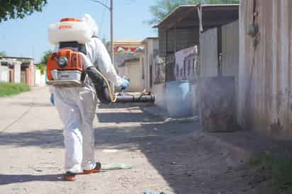 El director de Salud Municipal, José Antonio Adame de León, dijo que el problema del Dengue es serio
y que en Gómez Palacio hay 255 casos confirmados y 350 en estudio. (CORTESÍA)