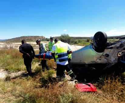 Vuelca vehículo tras falla mecánica; hay dos lesionados