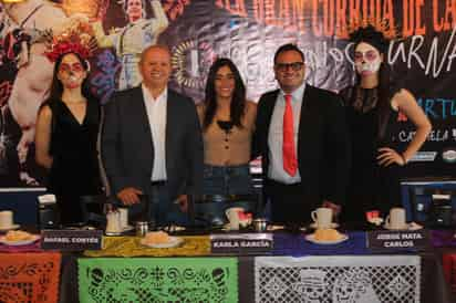 Desde la conferencia de prensa, empezó a mostrarse la temática del Día de Muertos, que tendrá este peculiar festejo taurino.